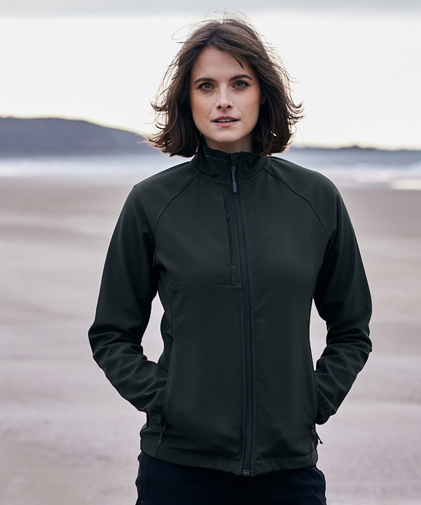 Expert womenís Basecamp softshell jacket