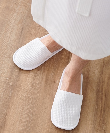 [TC066WHIT47] Waffle mule slippers (UK 4/7)