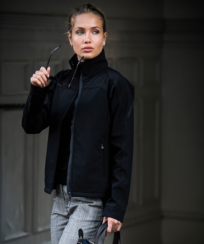 Womenís Duxbury ñ fashionable performance softshell jacket